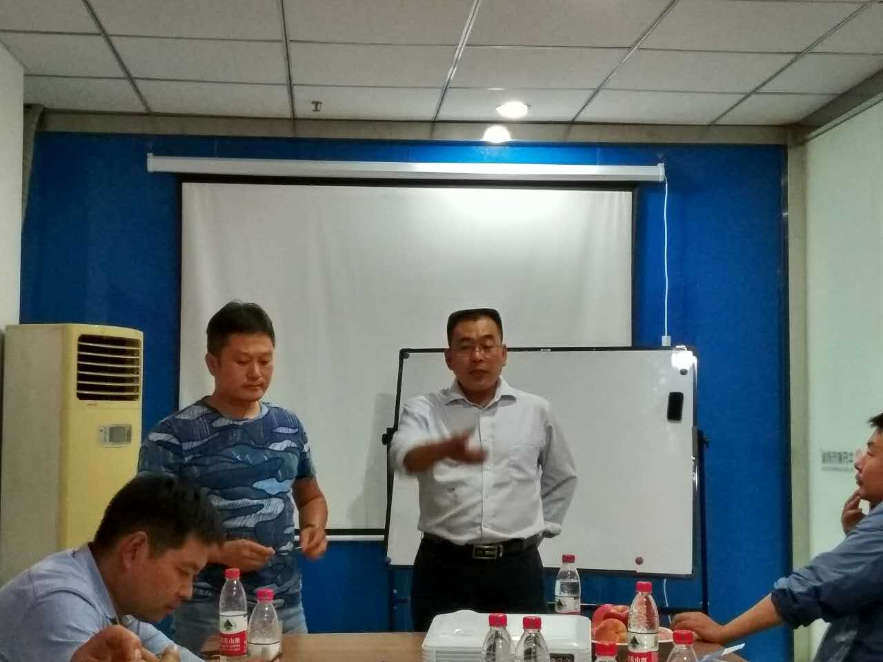 眾位修腳行業(yè)大伽齊聚牛氏家方藥業(yè)，共謀發(fā)展